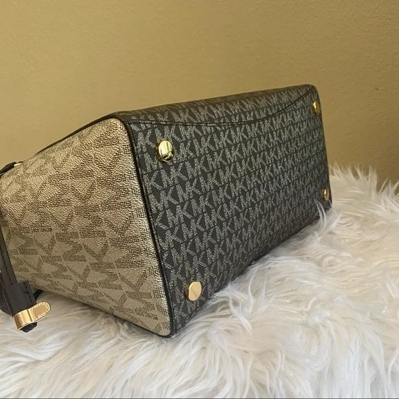 Last one✨Michael Kors large voyager shoulder tote bag - Picture 6 of 16